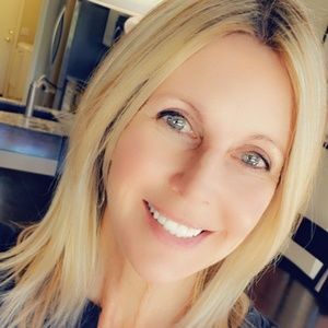 Meet your Posher, Nora